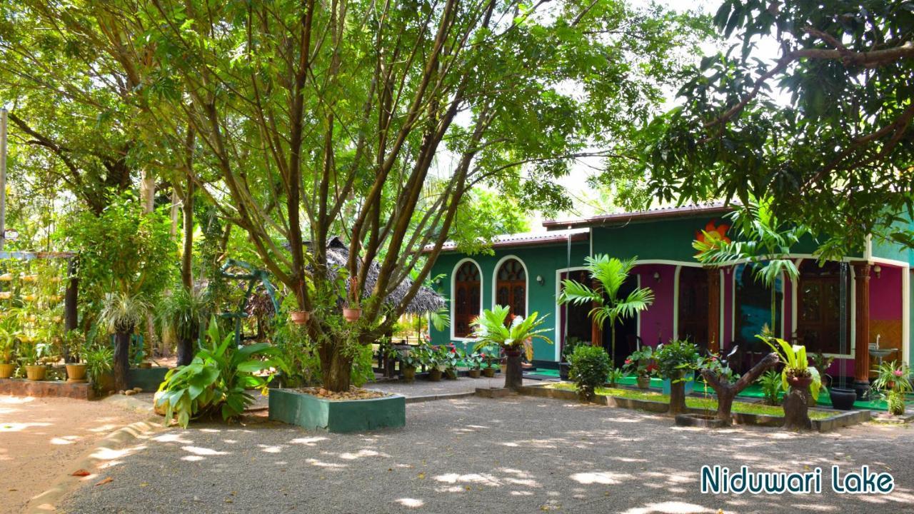 Niduwari Lake Homestay Dambulla Exterior photo